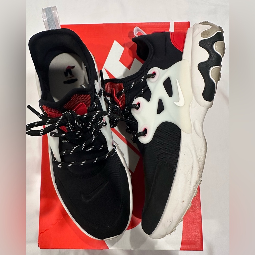 6.5Y Nike React Presto in University Red, black & white